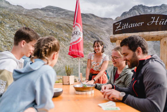 Einkehr auf der Zittauer Hütte © Foto Sissi Richter