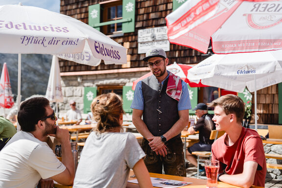 Nicko auf der Terrasse